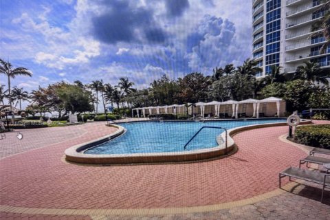 Condo in Hollywood, Florida, 1 bedroom  № 1938926 - photo 17