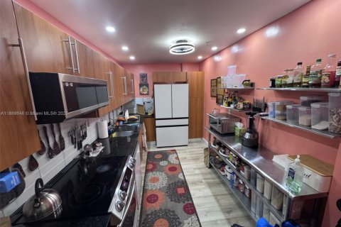 Condo in Hollywood, Florida, 1 bedroom  № 1938926 - photo 6