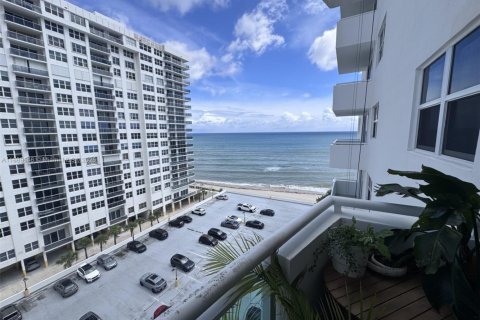 Condo in Hollywood, Florida, 1 bedroom  № 1938926 - photo 29