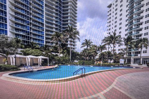 Condo in Hollywood, Florida, 1 bedroom  № 1938926 - photo 18