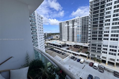 Condo in Hollywood, Florida, 1 bedroom  № 1938926 - photo 13