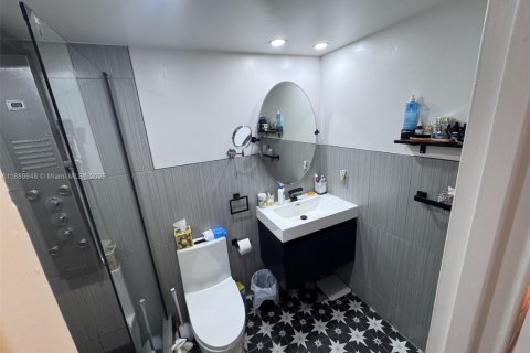 Condo in Hollywood, Florida, 1 bedroom  № 1938926 - photo 8