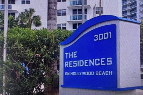 Condominio en venta en Hollywood, Florida, 1 dormitorio, 82.03 m2 № 1938926 - foto 1