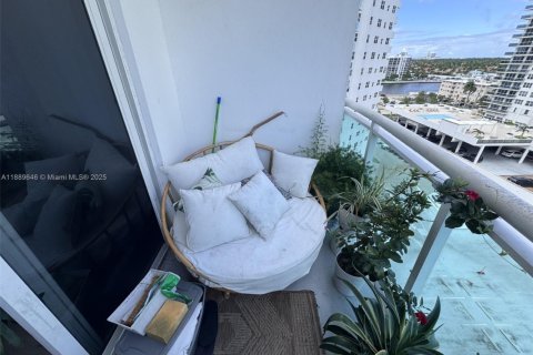 Condo in Hollywood, Florida, 1 bedroom  № 1938926 - photo 27