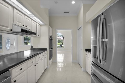 House in Lakeland, Florida 4 bedrooms, 264.03 sq.m. № 1907382 - photo 20