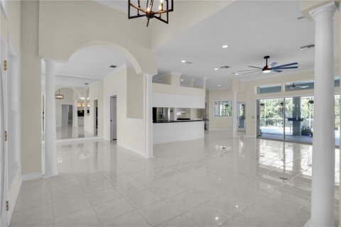 House in Lakeland, Florida 4 bedrooms, 264.03 sq.m. № 1907382 - photo 12