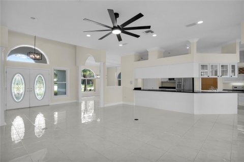 House in Lakeland, Florida 4 bedrooms, 264.03 sq.m. № 1907382 - photo 10