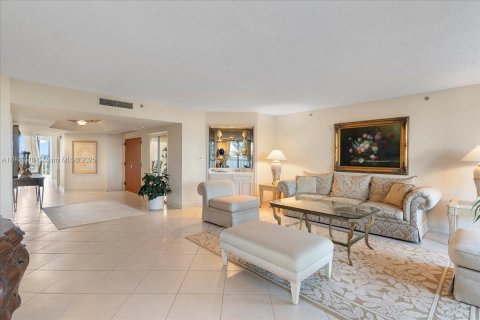 Apartamento en alquiler en Aventura, Florida, 2 dormitorios, 244.33 m2 № 2012254 - foto 9