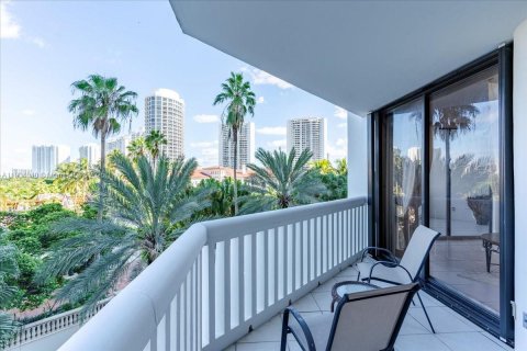 Apartamento en alquiler en Aventura, Florida, 2 dormitorios, 244.33 m2 № 2012254 - foto 12