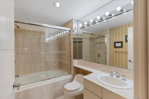 Apartamento en alquiler en Aventura, Florida, 2 dormitorios, 244.33 m2 № 2012254 - foto 16