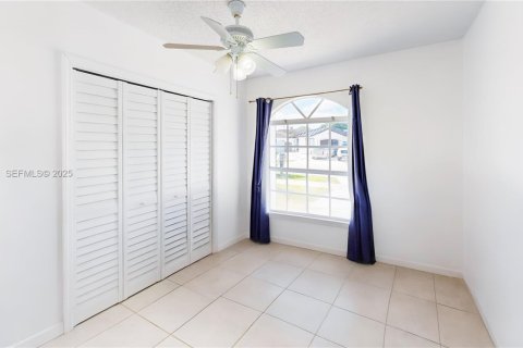 House in Miami, Florida 5 bedrooms, 179.77 sq.m. № 1977477 - photo 20