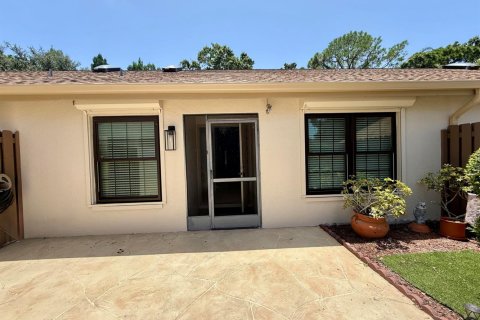 Condo in Palm City, Florida, 2 bedrooms № 2177166 - photo 5
