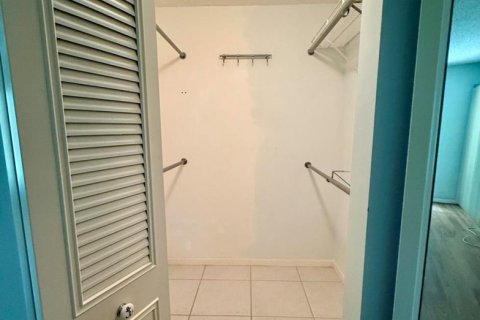 Condo in Palm City, Florida, 2 bedrooms № 2177166 - photo 18