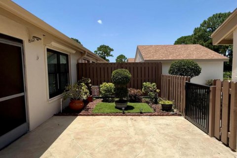 Condo in Palm City, Florida, 2 bedrooms № 2177166 - photo 4