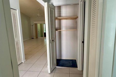 Condo in Palm City, Florida, 2 bedrooms № 2177166 - photo 13