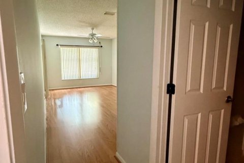 Condo in Palm City, Florida, 2 bedrooms № 2177166 - photo 15