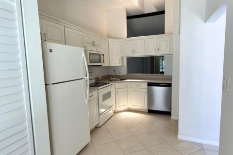 Condo in Palm City, Florida, 2 bedrooms № 2177166 - photo 7