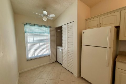 Condo in Palm City, Florida, 2 bedrooms № 2177166 - photo 8
