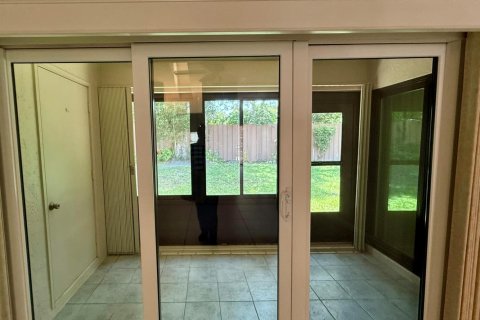 Condo in Palm City, Florida, 2 bedrooms № 2177166 - photo 14