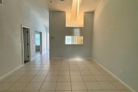 Condo in Palm City, Florida, 2 bedrooms № 2177166 - photo 12