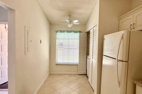 Condo in Palm City, Florida, 2 bedrooms № 2177166 - photo 9