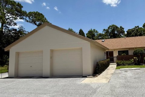 Condo in Palm City, Florida, 2 bedrooms № 2177166 - photo 2