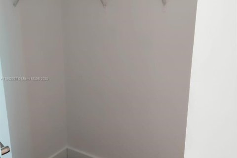 Condominio en venta en Miami, Florida, 1 dormitorio, 76.64 m2 № 1862479 - foto 17