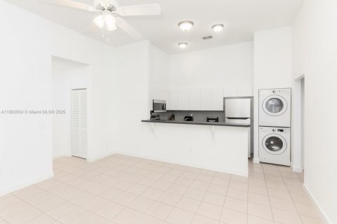 House in Hollywood, Florida 3 bedrooms, 115.76 sq.m. № 1924942 - photo 1