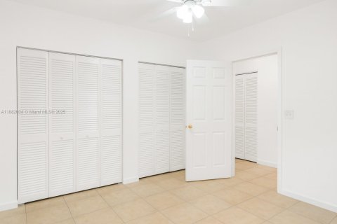 House in Hollywood, Florida 3 bedrooms, 115.76 sq.m. № 1924942 - photo 4