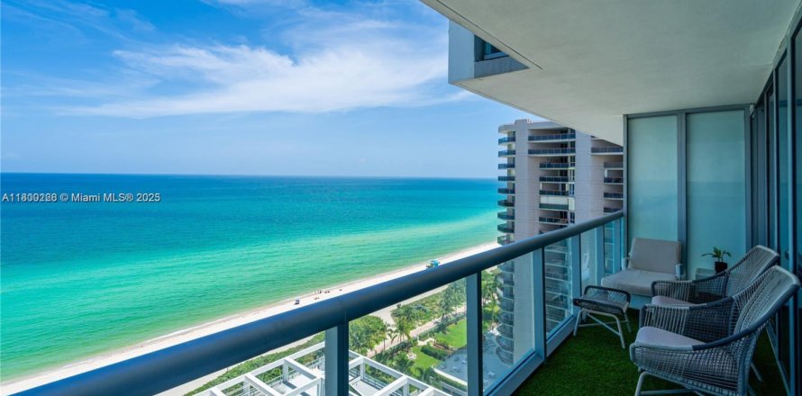 Condominio en Miami Beach, Florida, 2 dormitorios № 1870048