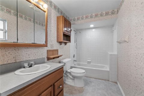House in Mount Dora, Florida 3 bedrooms, 178.37 sq.m. № 1846670 - photo 18