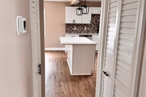 House in Tampa, Florida 3 bedrooms, 193.98 sq.m. № 1778255 - photo 12