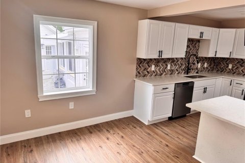 House in Tampa, Florida 3 bedrooms, 193.98 sq.m. № 1778255 - photo 5