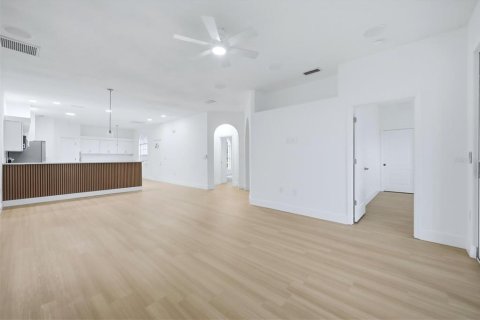 Villa ou maison à vendre à Bradenton, Floride: 2 chambres, 140.93 m2 № 2411518 - photo 6
