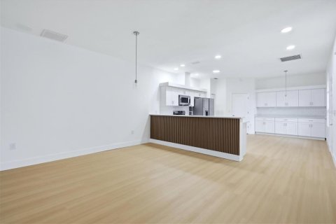Villa ou maison à vendre à Bradenton, Floride: 2 chambres, 140.93 m2 № 2411518 - photo 5