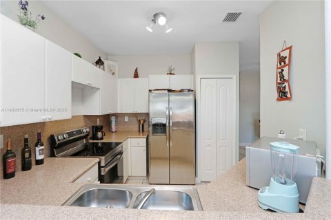 Adosado en venta en Miami, Florida, 3 dormitorios, 164.9 m2 № 1836754 - foto 11