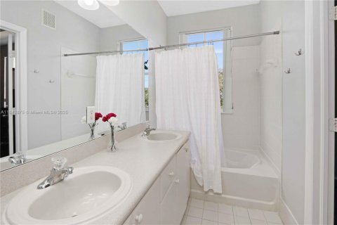 Adosado en venta en Miami, Florida, 3 dormitorios, 164.9 m2 № 1836754 - foto 18