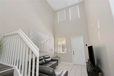 Adosado en venta en Miami, Florida, 3 dormitorios, 164.9 m2 № 1836754 - foto 3