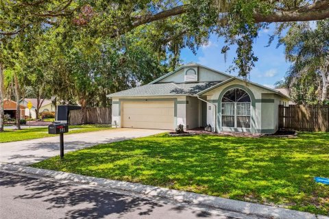 House in Plant City, Florida 3 bedrooms, 135.36 sq.m. № 1909749 - photo 1