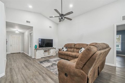 House in Plant City, Florida 3 bedrooms, 135.36 sq.m. № 1909749 - photo 15