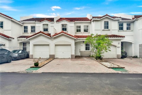 Townhouse in Doral, Florida 3 bedrooms, 142.42 sq.m. № 2168735