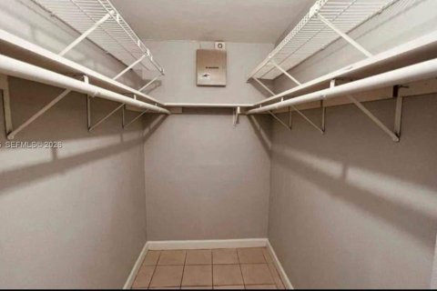 Apartment in Miami, Florida 2 bedrooms, 76.18 sq.m. № 2000997 - photo 9