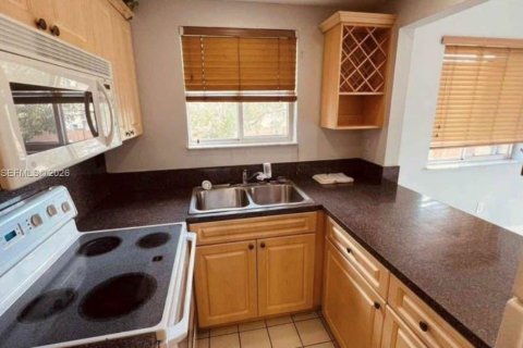 Apartment in Miami, Florida 2 bedrooms, 76.18 sq.m. № 2000997 - photo 12