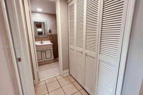 Apartment in Miami, Florida 2 bedrooms, 76.18 sq.m. № 2000997 - photo 11