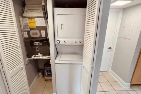 Apartment in Miami, Florida 2 bedrooms, 76.18 sq.m. № 2000997 - photo 6