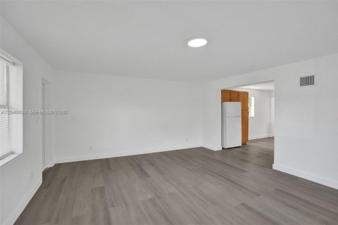 House in Fort Lauderdale, Florida 1 bedroom, 71.44 sq.m. № 2086442 - photo 5