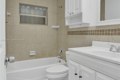 House in Fort Lauderdale, Florida 1 bedroom, 71.44 sq.m. № 2086442 - photo 15