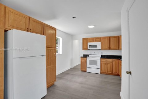 House in Fort Lauderdale, Florida 1 bedroom, 71.44 sq.m. № 2086442 - photo 8