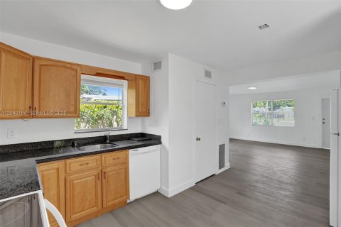 House in Fort Lauderdale, Florida 1 bedroom, 71.44 sq.m. № 2086442 - photo 10
