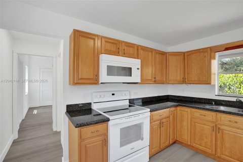 House in Fort Lauderdale, Florida 1 bedroom, 71.44 sq.m. № 2086442 - photo 9